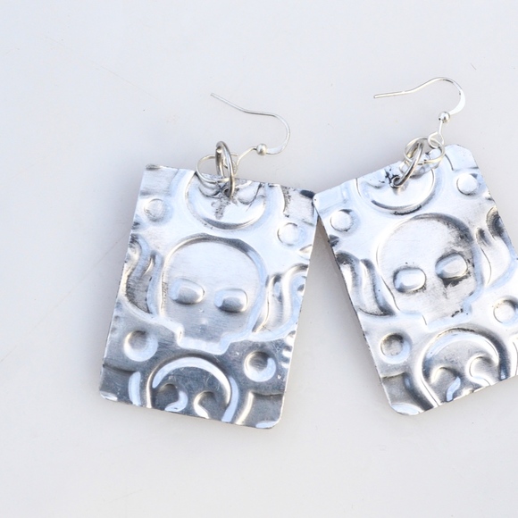 Skull Hippie Embossed Silver Earrings Square OOAK - Picture 6 of 6
